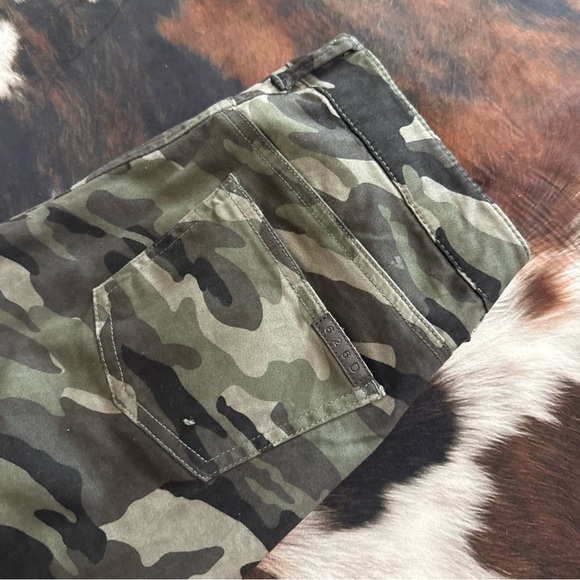 Camouflage Skinny Pants - Picture 3 of 6